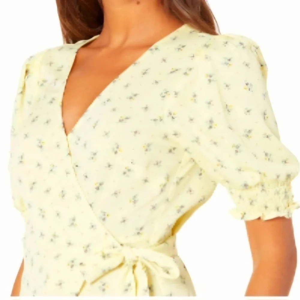 BCBGeneration Ditsy Floral , Wrap Top size Medium.. NWT - Picture 4 of 12
